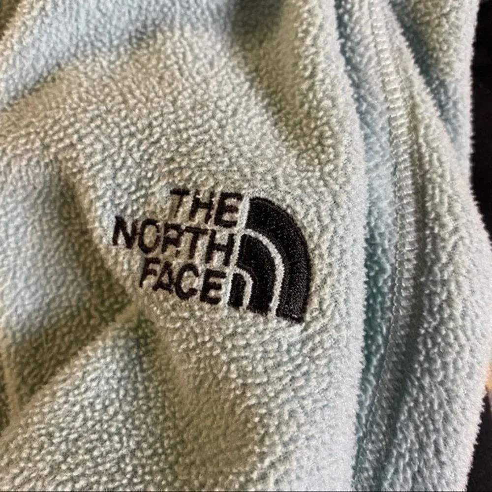 Really clean lightly used The North Face Fleece in a size Xtra Small - Picture 3 of 9